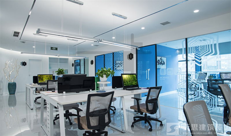 頂棚天花設計在<a href=http://www.whcsjckj.com/ target=_blank class=infotextkey>合肥辦公室裝修</a>中的運用